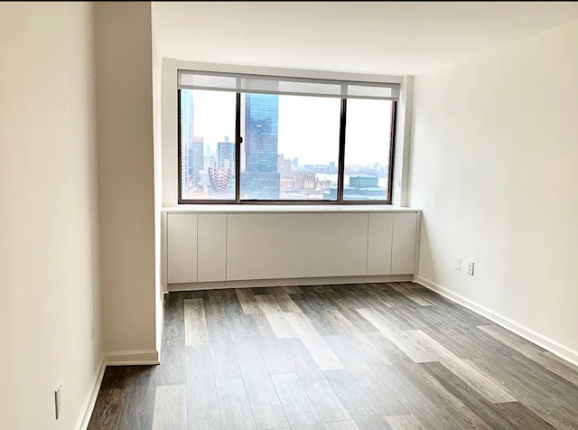 West 43rd street - Photo 3