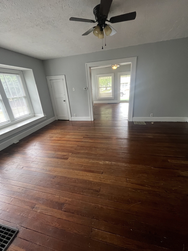 117 S Heflin Street - Photo 4