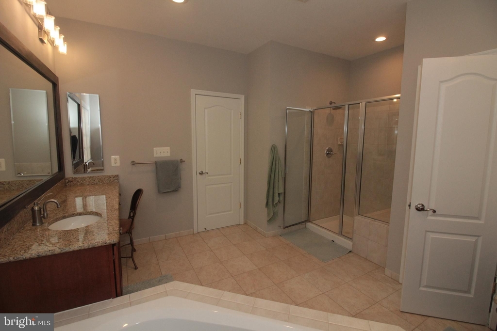 21885 Larchmont Way - Photo 25