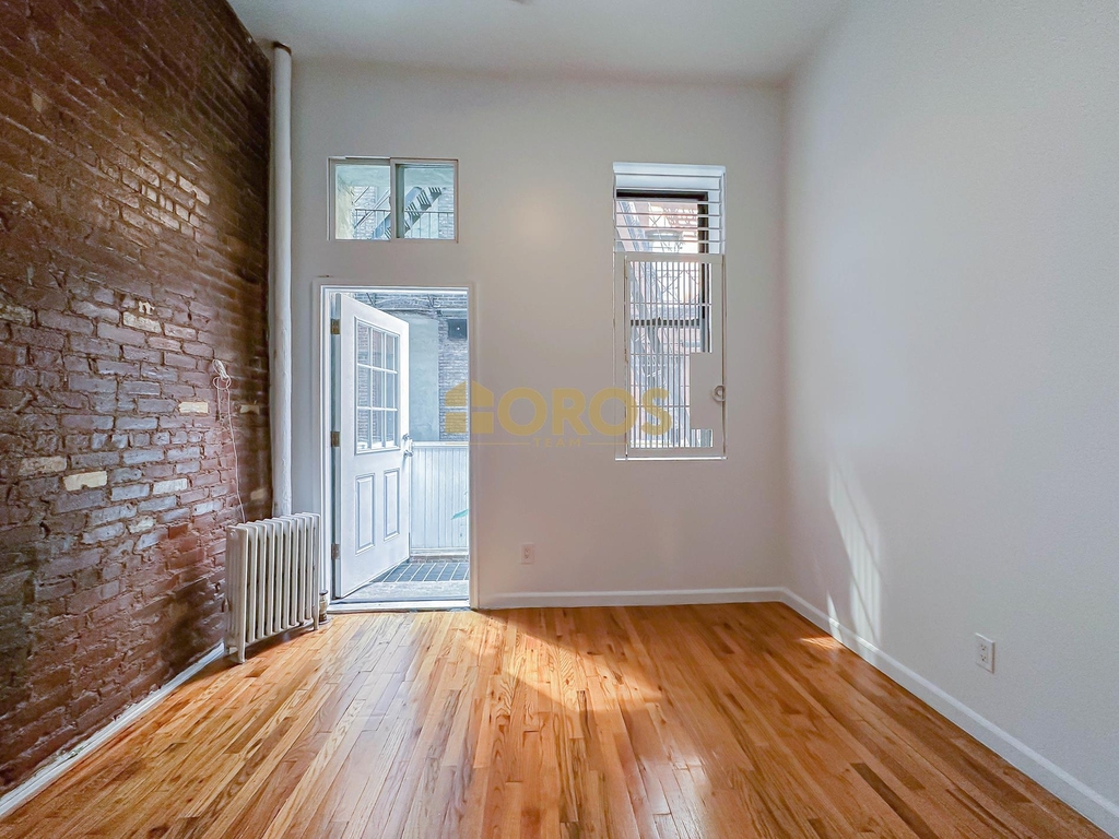 East 10th Street - Photo 1
