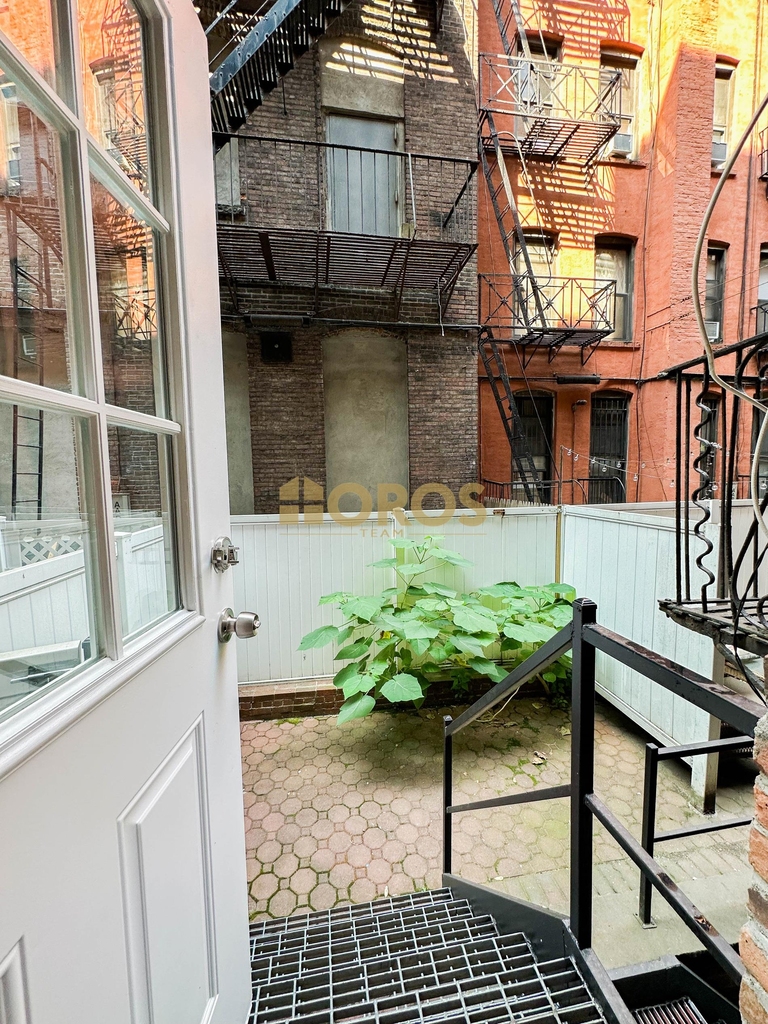 East 10th Street - Photo 0