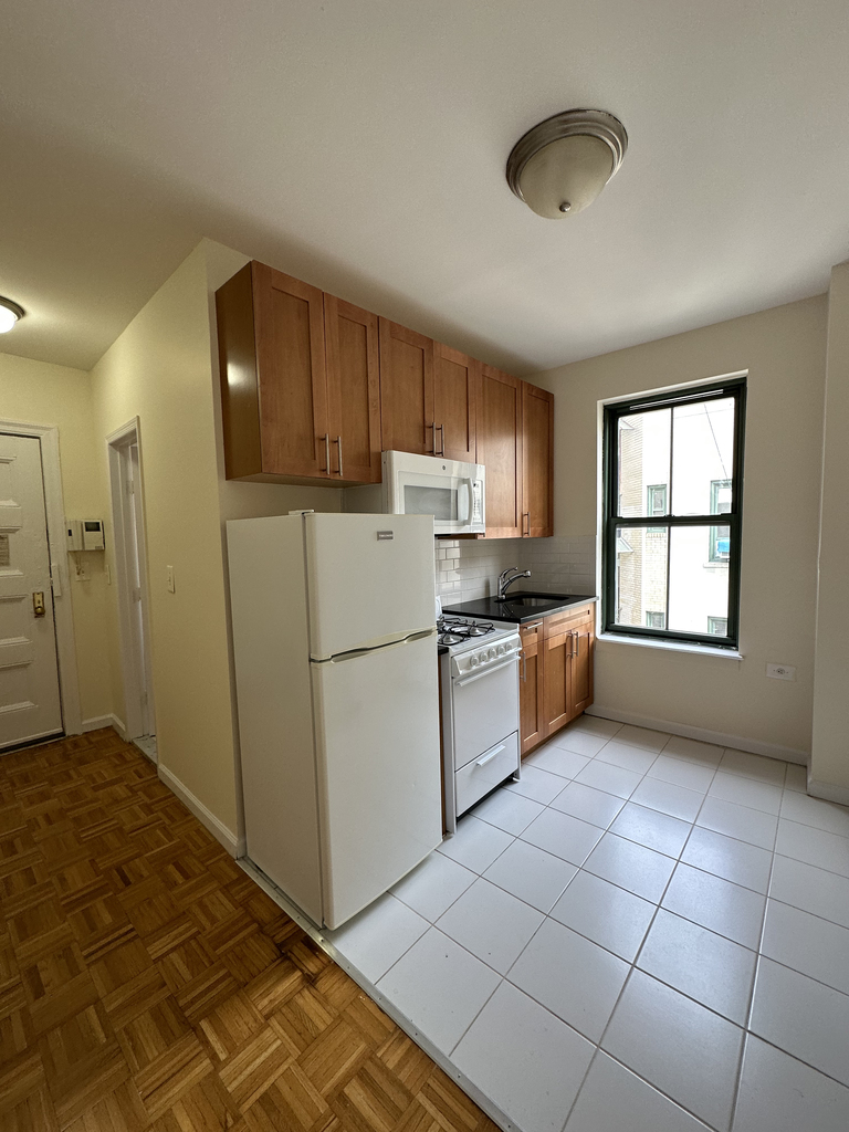 East 79th Street - Photo 5