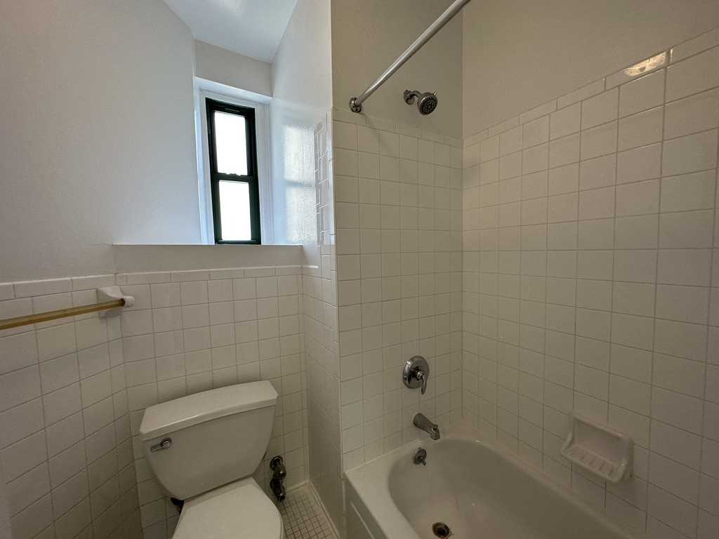 East 79th Street - Photo 3
