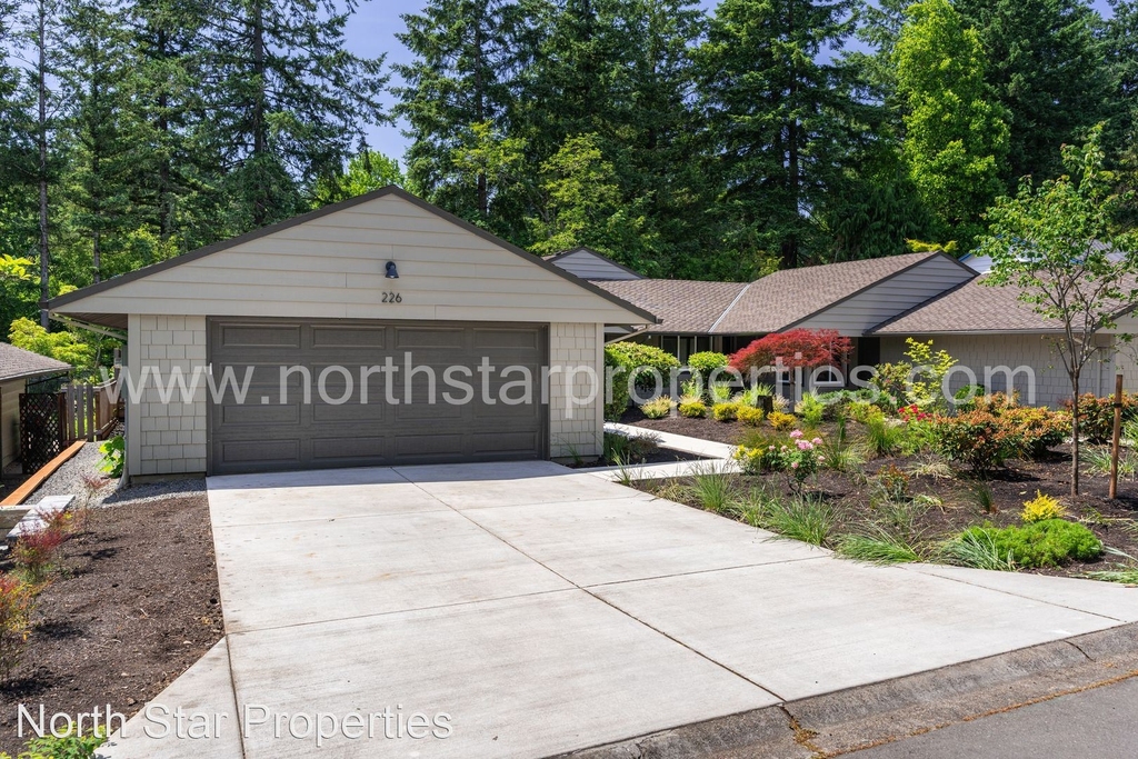 228 Greenridge Drive - Photo 1