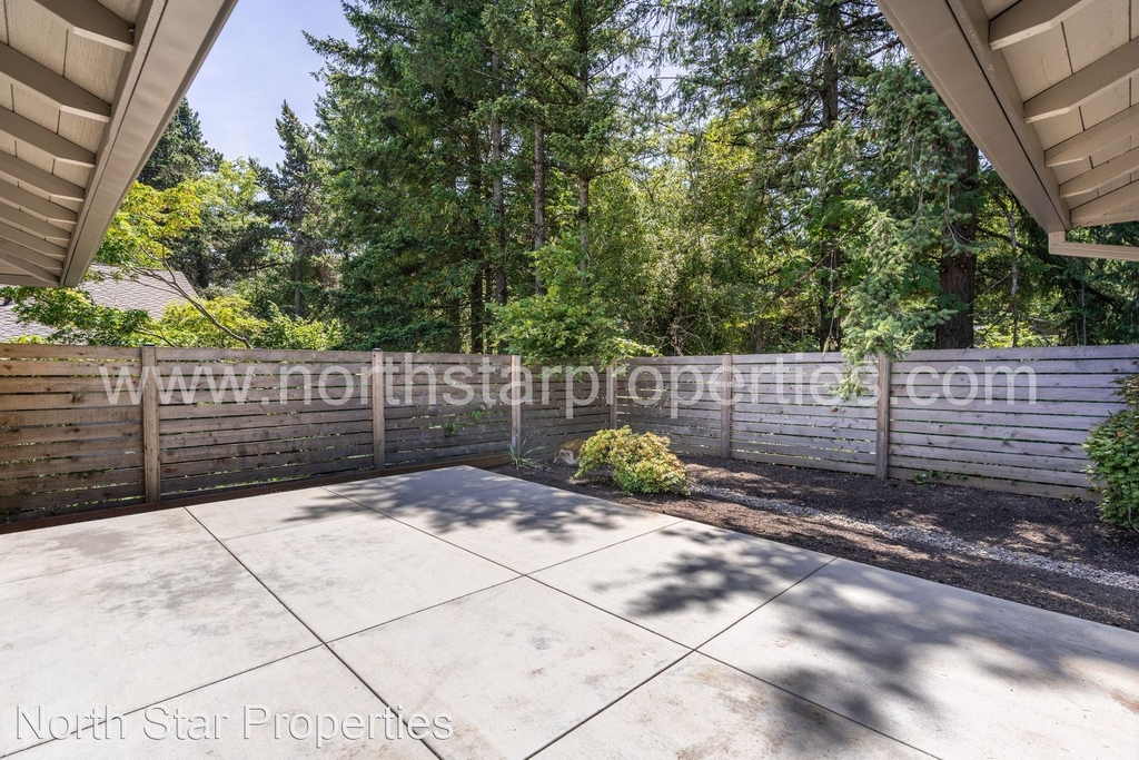 228 Greenridge Drive - Photo 13