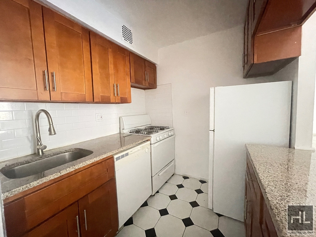 113-15 76 Road - Photo 4