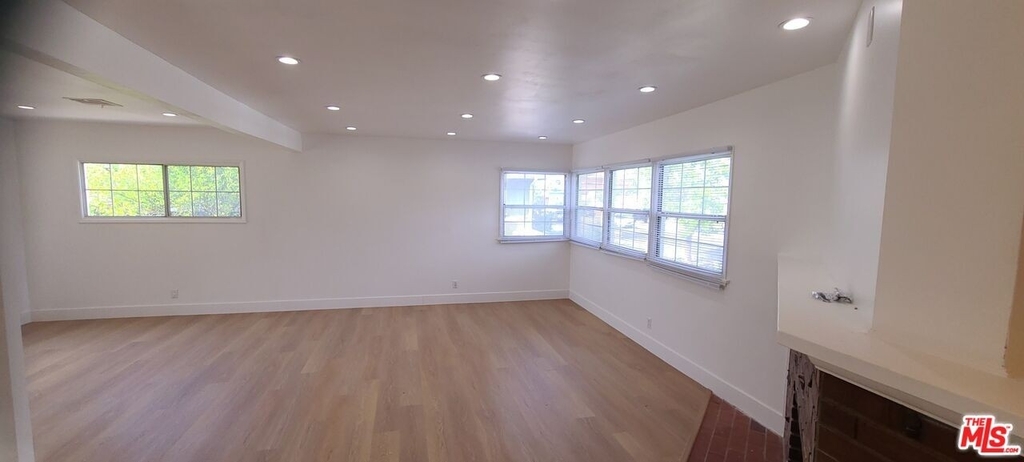 6307 Tampa Ave - Photo 2