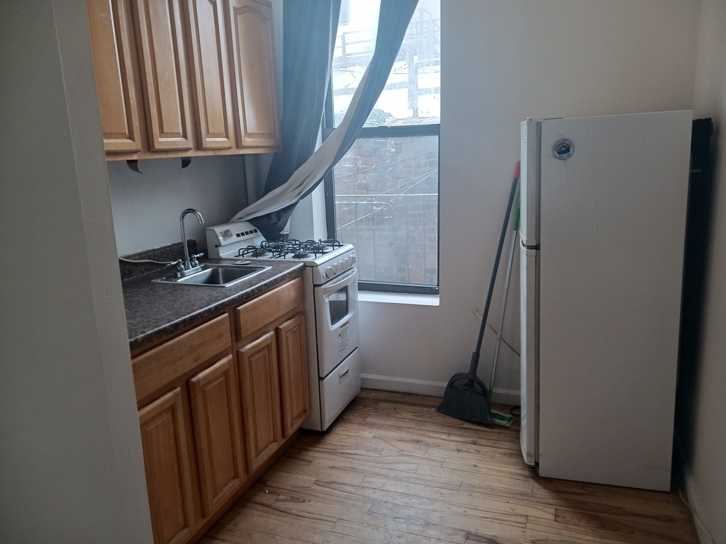 402 West 51st Street - Photo 2