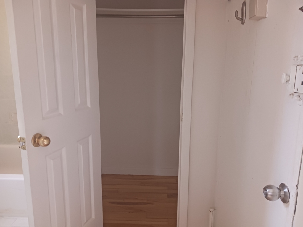 402 West 51st Street - Photo 7