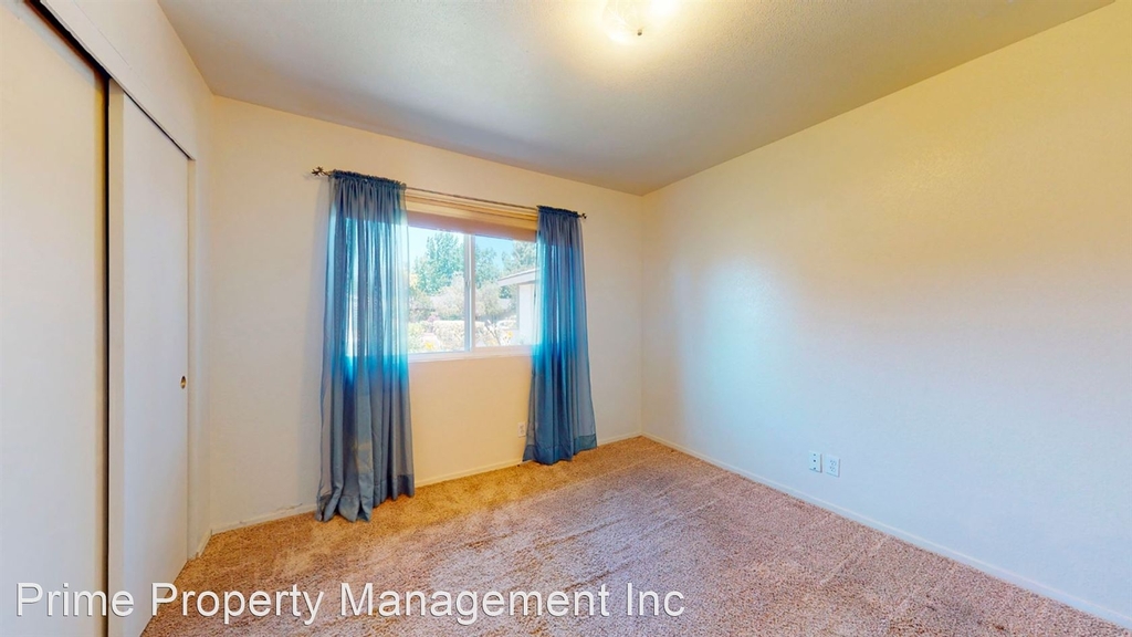 1152 Menlo Avenue - Photo 6