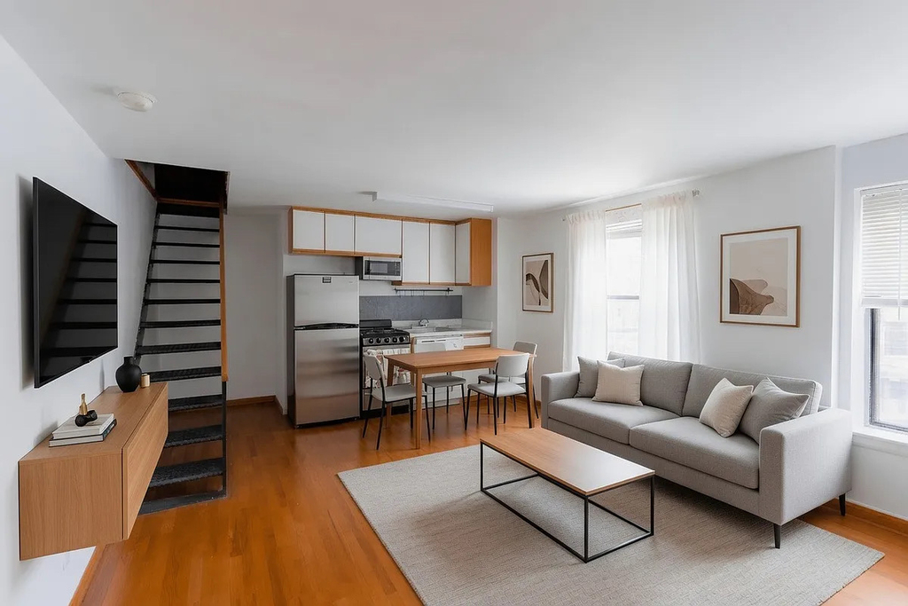 29 7th Avenue South - Photo 0