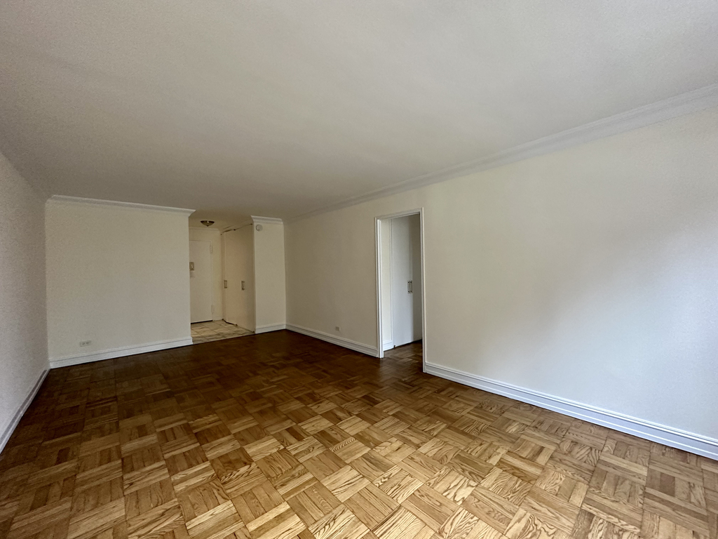 8th Avenue - Photo 1