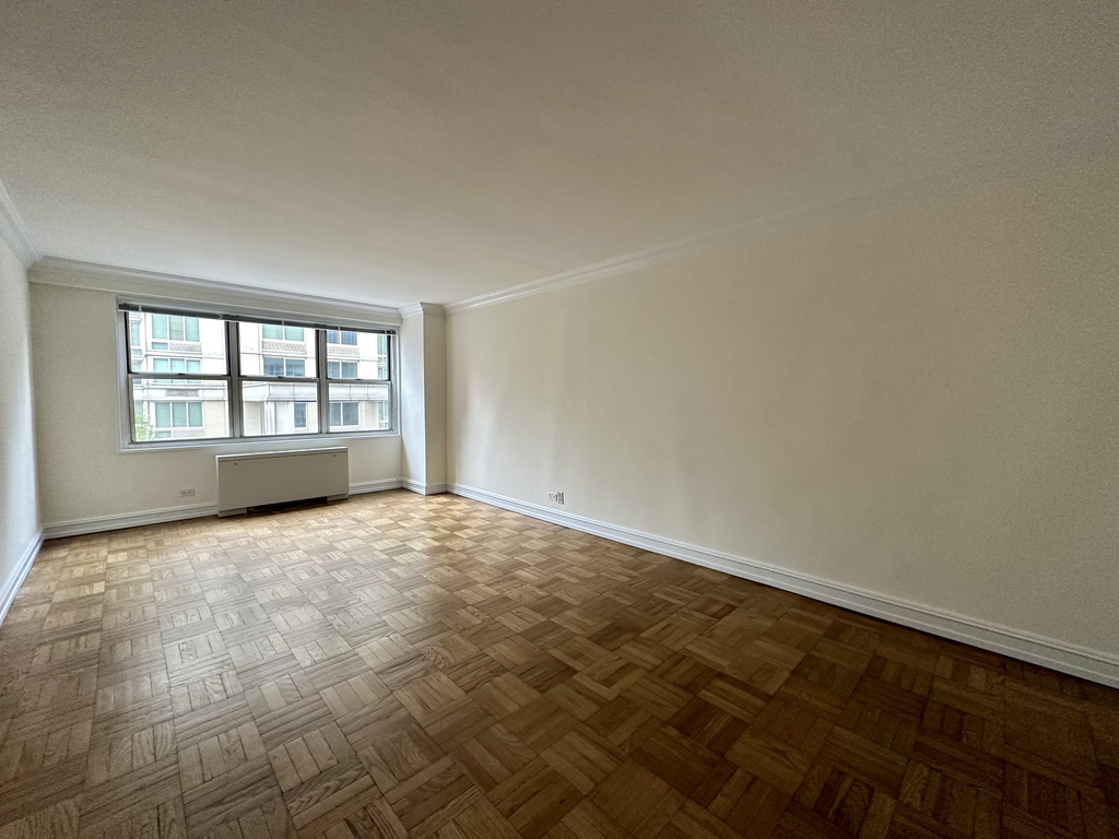 8th Avenue - Photo 7