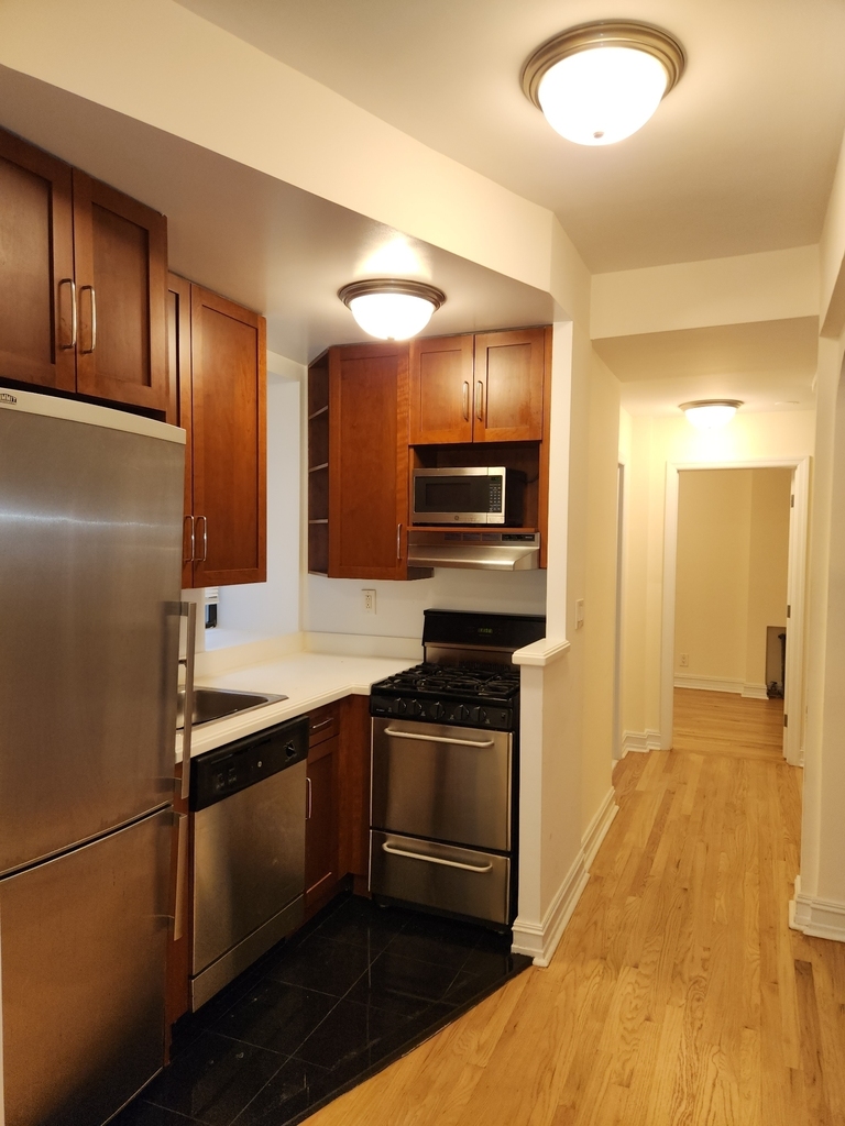East 46th Street/ 2nd ave - Photo 3
