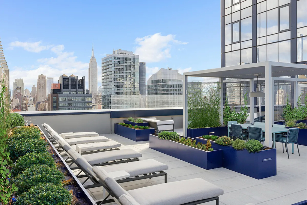 West 38th Street - Photo 11
