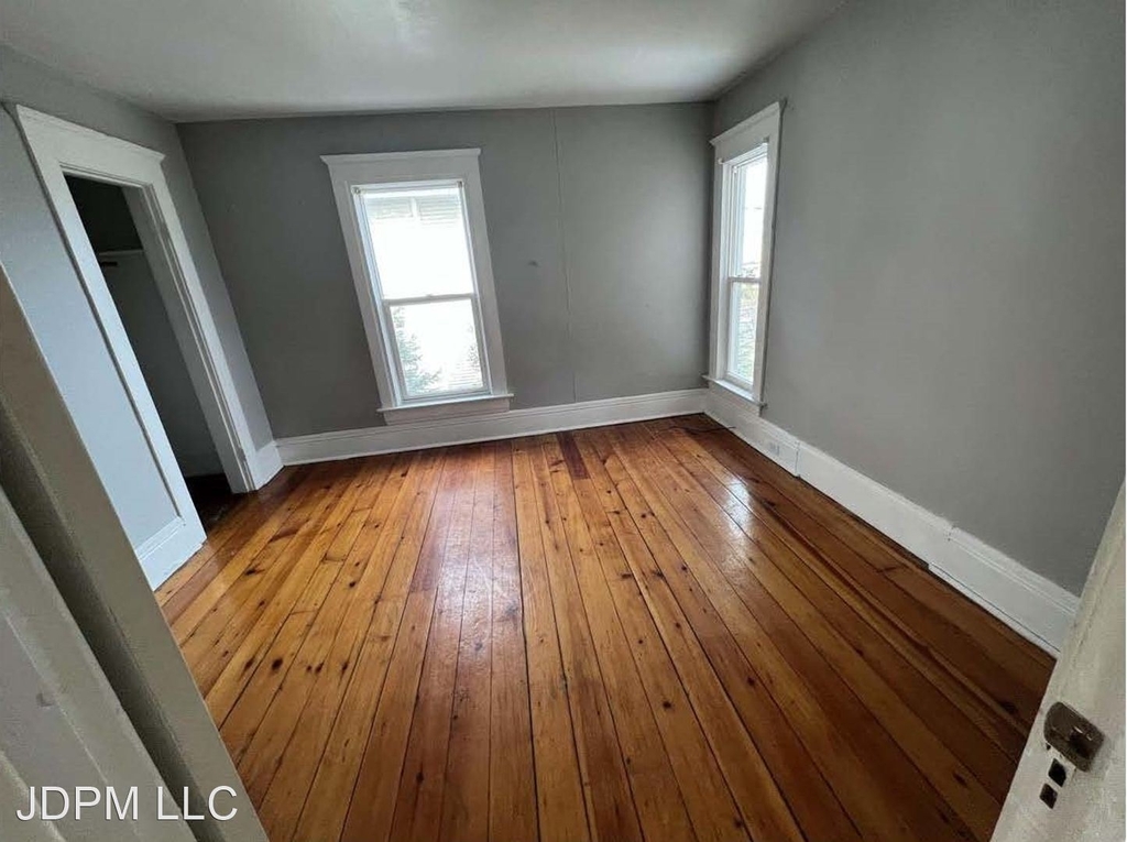 685 Franklin Street - Photo 8