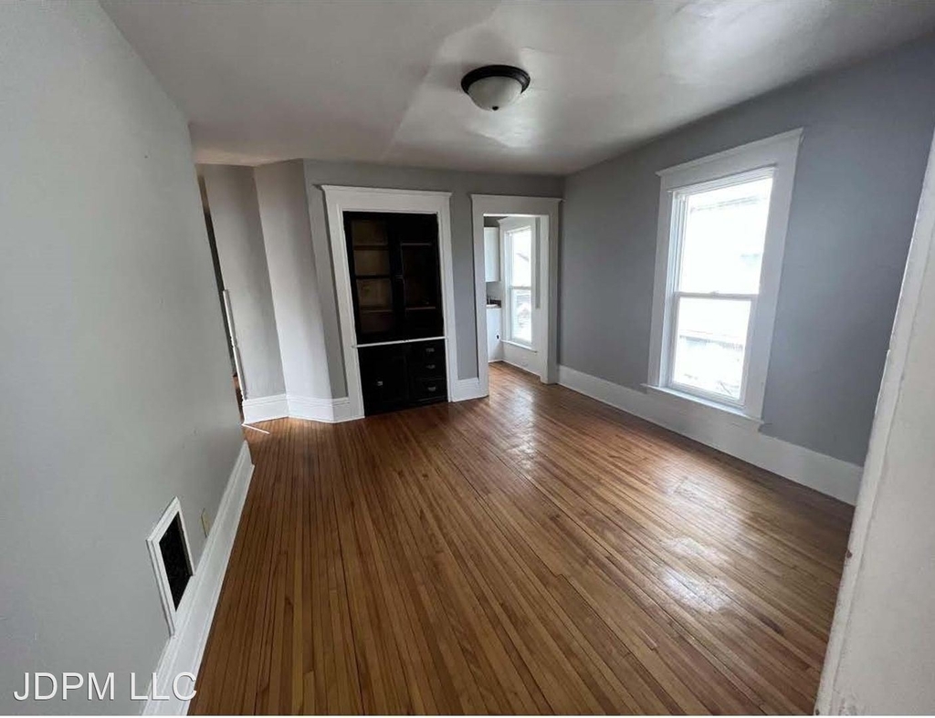 685 Franklin Street - Photo 10