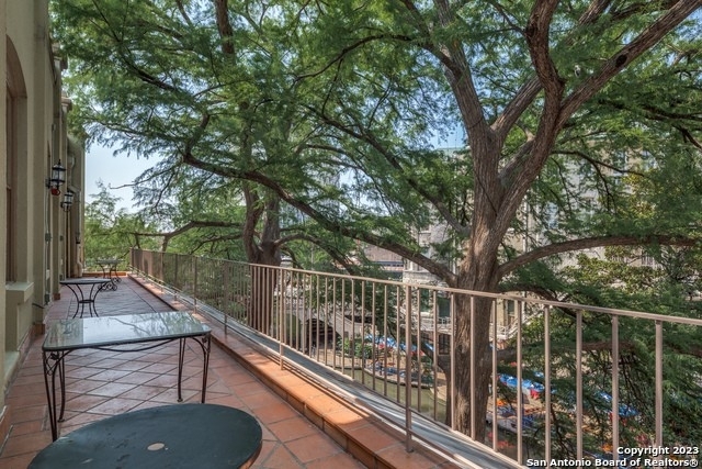 245 Losoya St - Photo 34