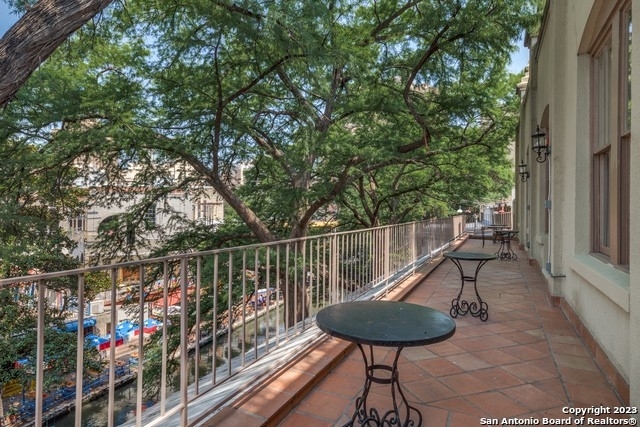 245 Losoya St - Photo 33