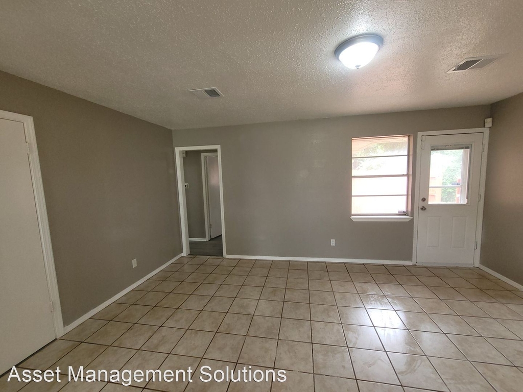 1014 Royal Way - Photo 32