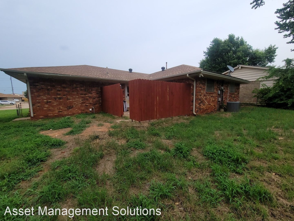 1014 Royal Way - Photo 4