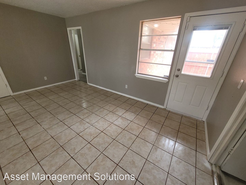 1014 Royal Way - Photo 35