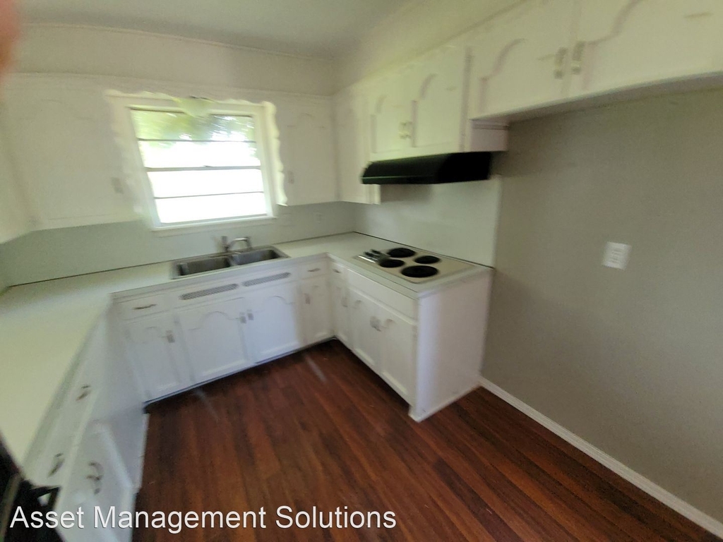 4904 Nw 29th St. - Photo 6
