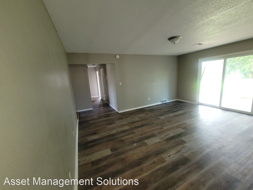 4904 Nw 29th St. - Photo 8