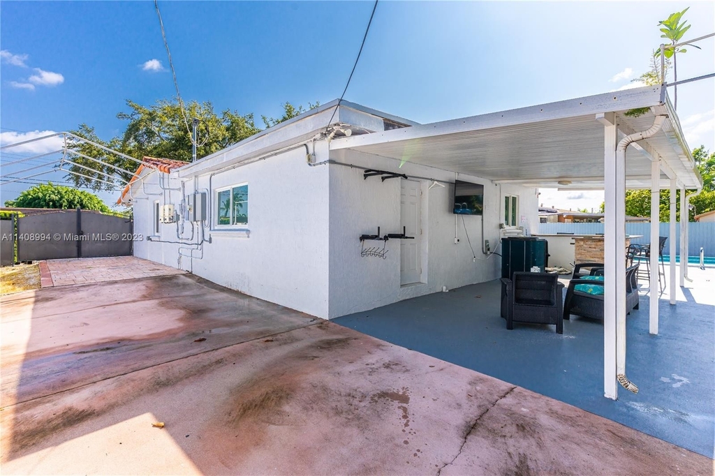 10310 Sw 43rd St - Photo 6