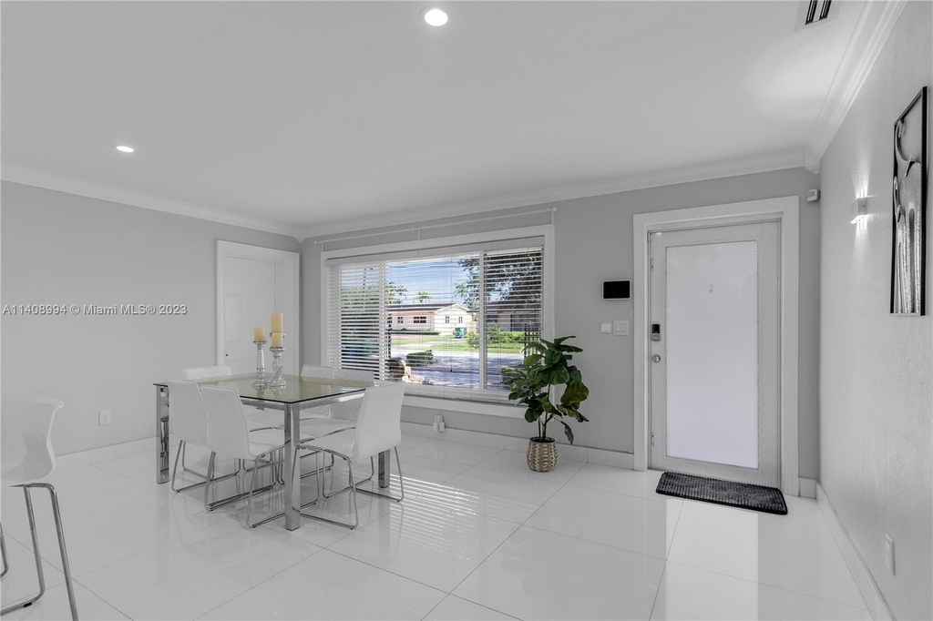 10310 Sw 43rd St - Photo 11