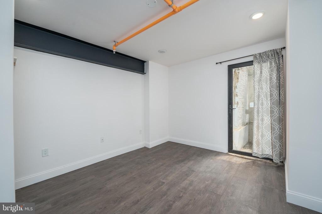 501a W Lexington St - Photo 10