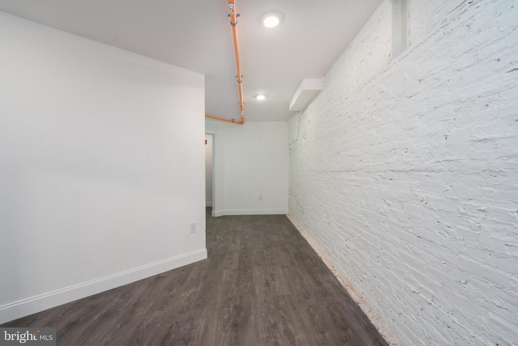 501a W Lexington St - Photo 11