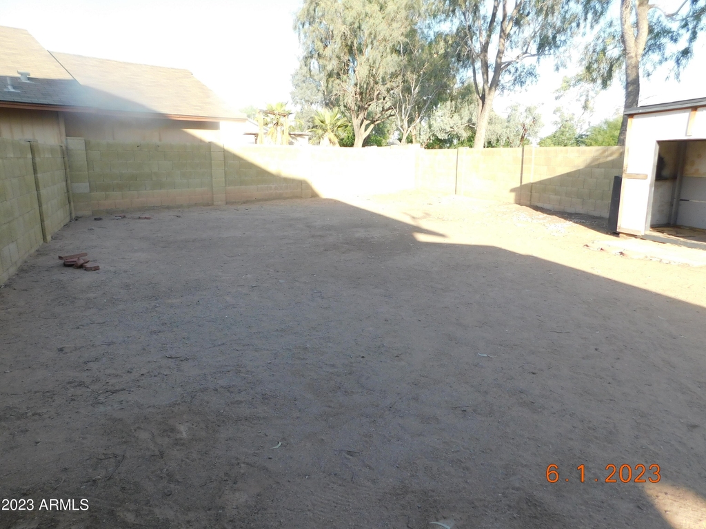 8119 W Desert Cove Avenue - Photo 2