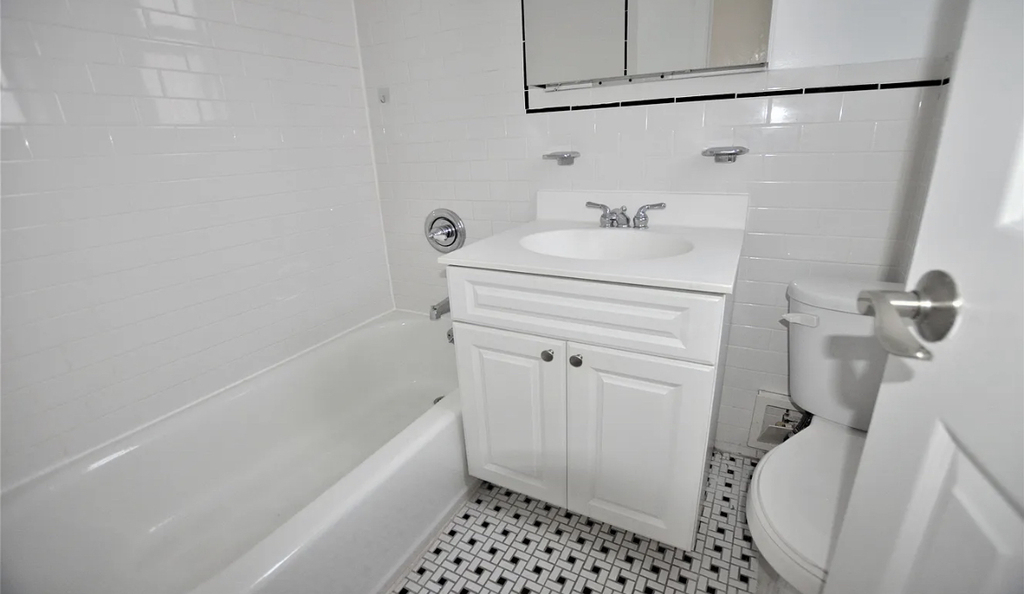 305 west 45th - Photo 3