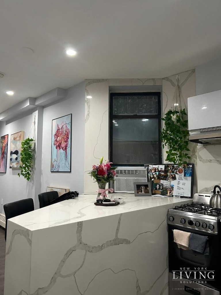 952 Bergen Street - Photo 1