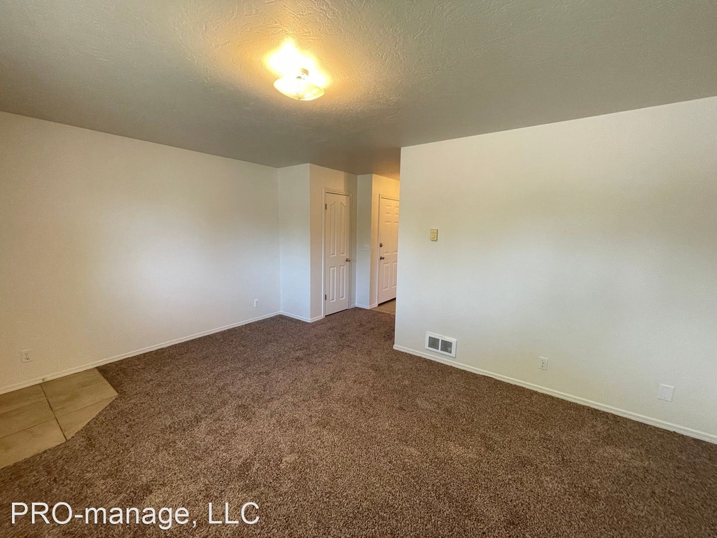 2185 Stace St. - Photo 2