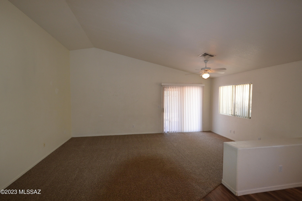 9902 E Shadow Glen Court - Photo 4