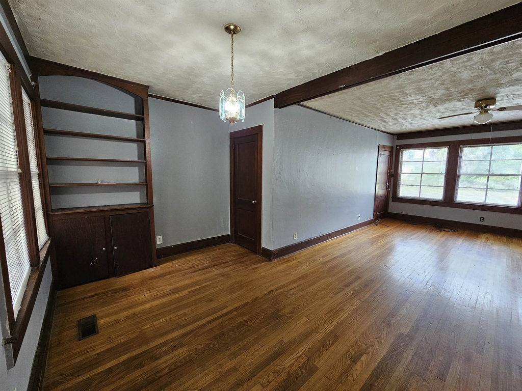 545 E Park Avenue - Photo 2