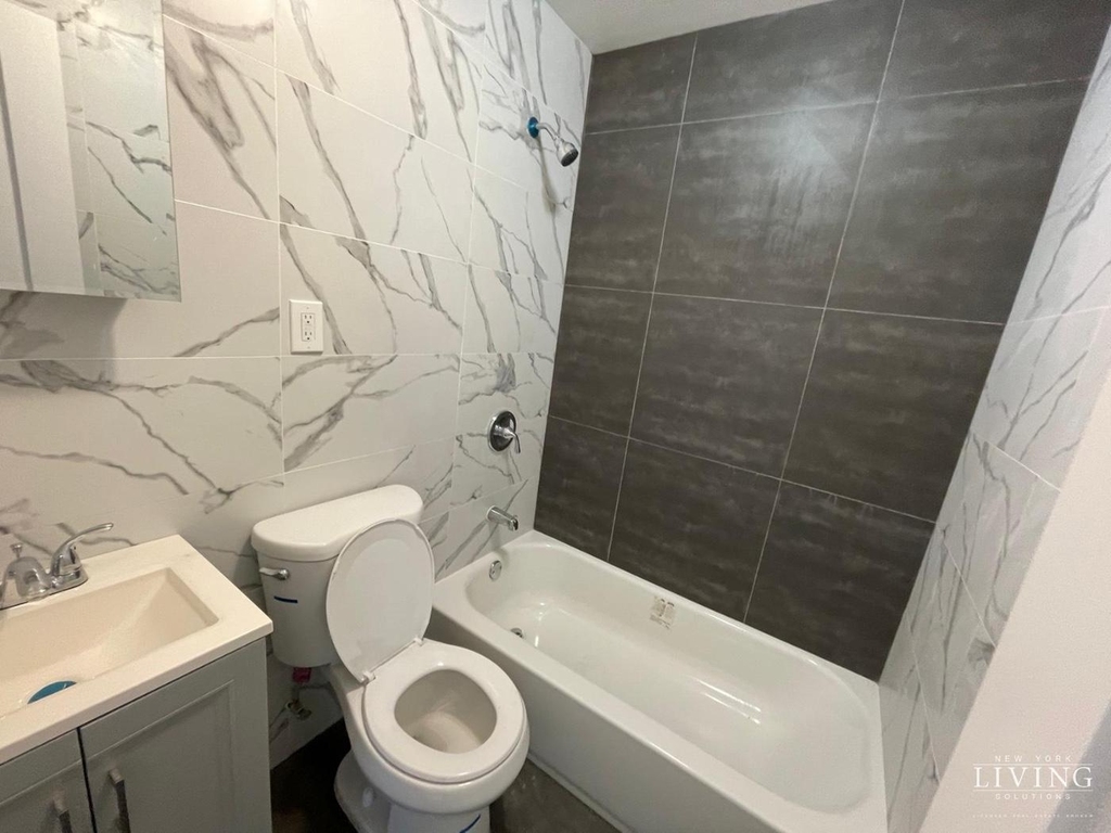 7221 Burchell Avenue - Photo 10