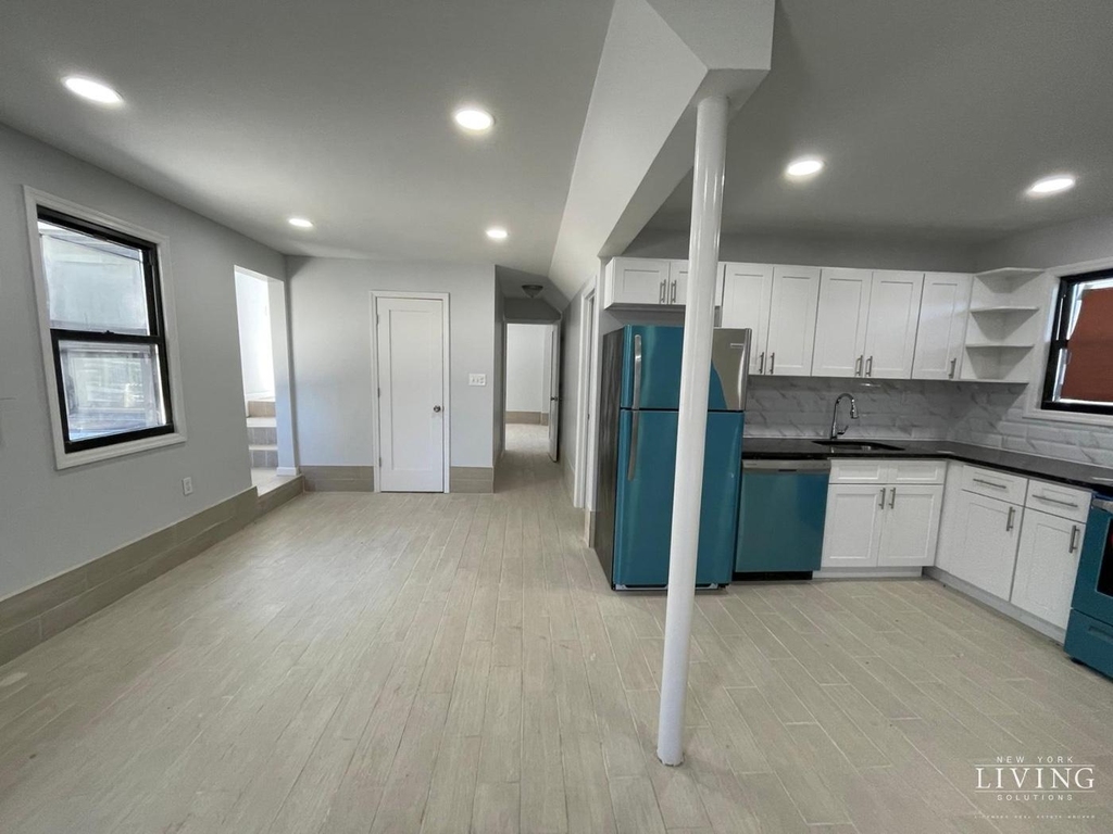 7221 Burchell Avenue - Photo 8