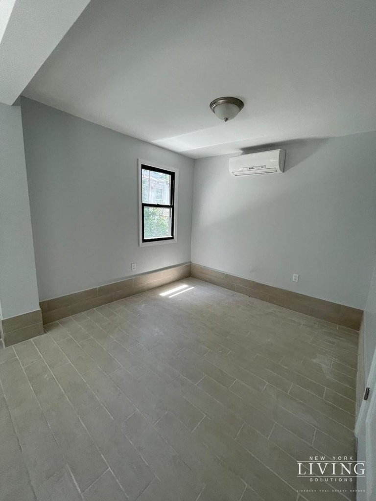 7221 Burchell Avenue - Photo 11