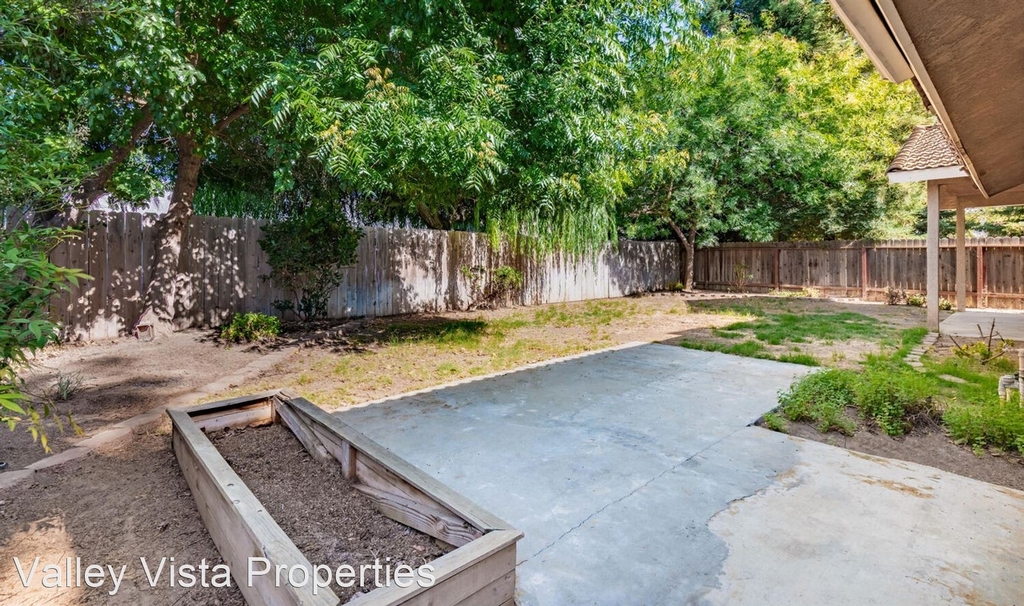 6360 N Cleo Avenue - Photo 6