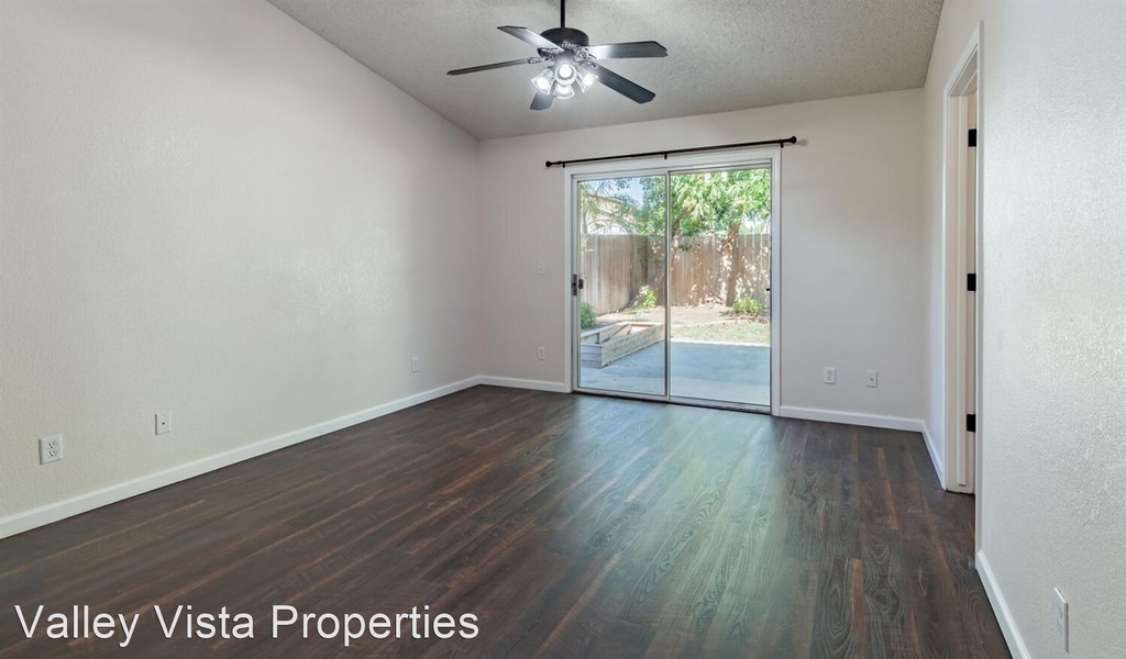 6360 N Cleo Avenue - Photo 12