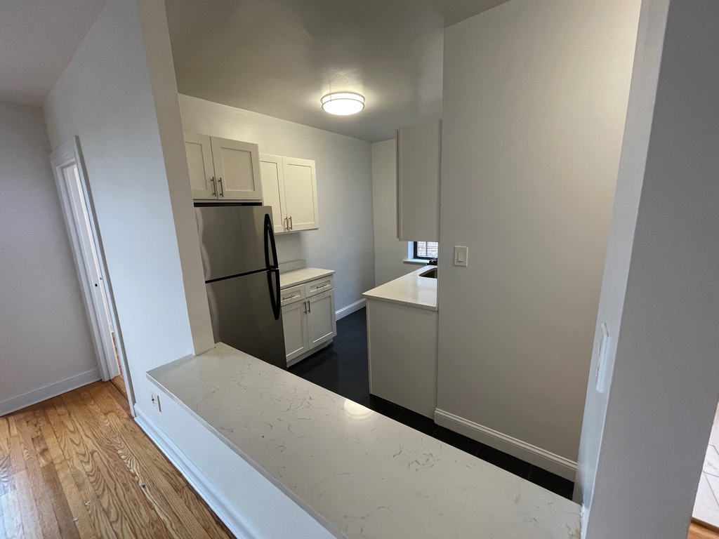141-30 Pershing Crescent - Photo 4