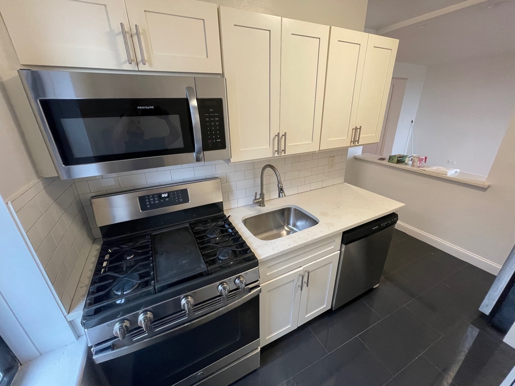 141-30 Pershing Crescent - Photo 2