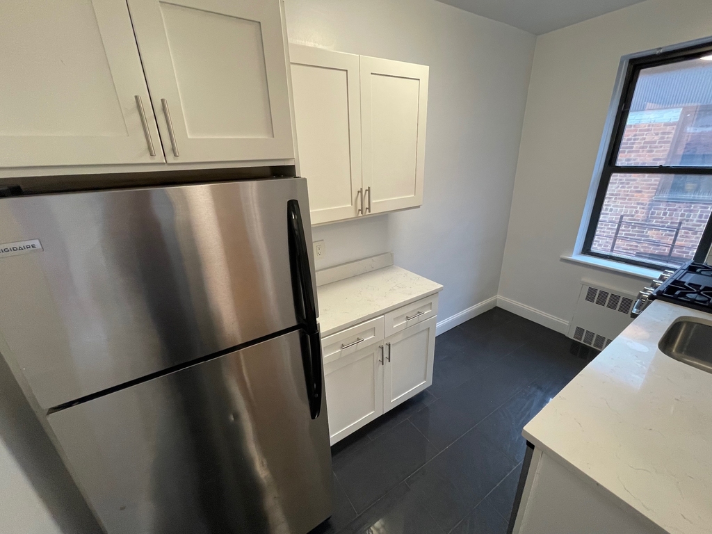 141-30 Pershing Crescent - Photo 3