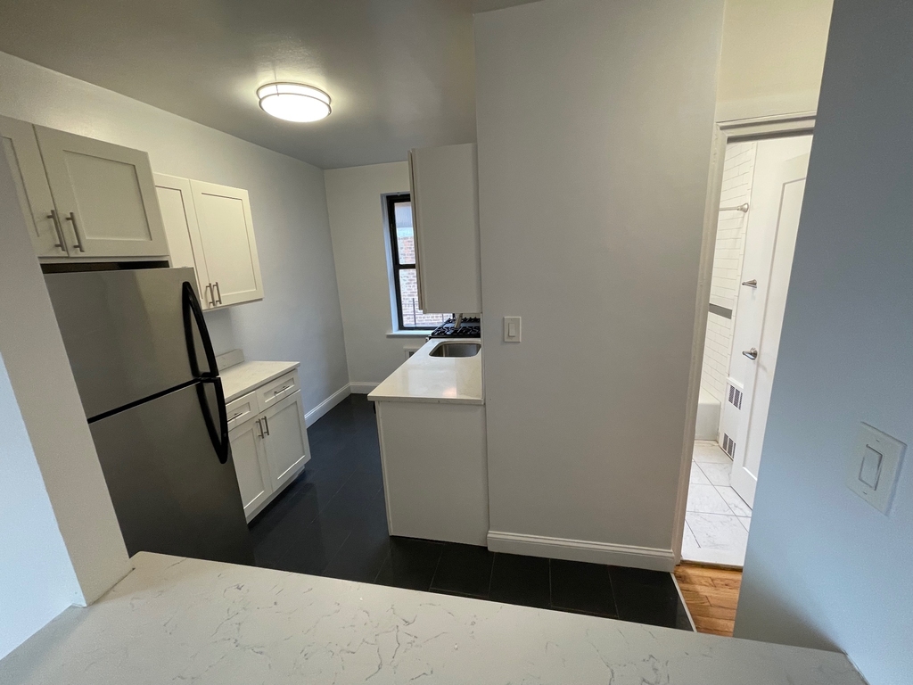 141-30 Pershing Crescent - Photo 5