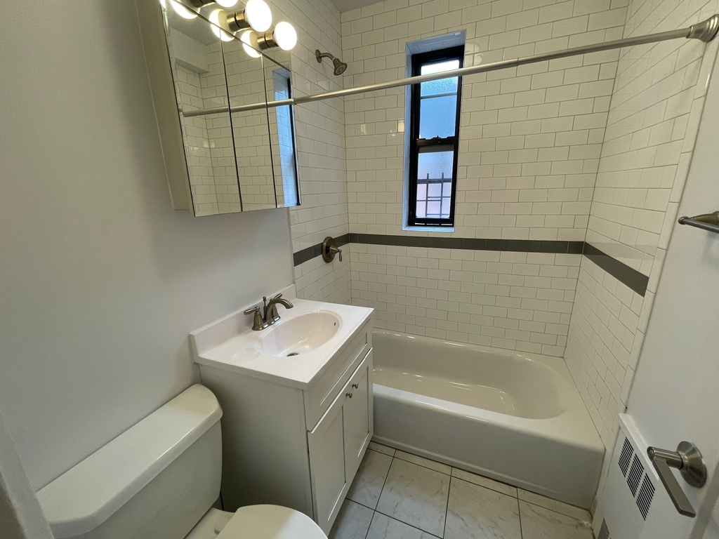 141-30 Pershing Crescent - Photo 7