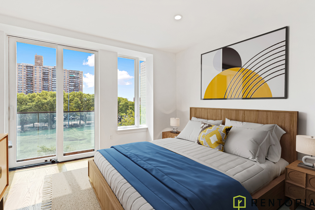 61 Montrose Avenue - Photo 2