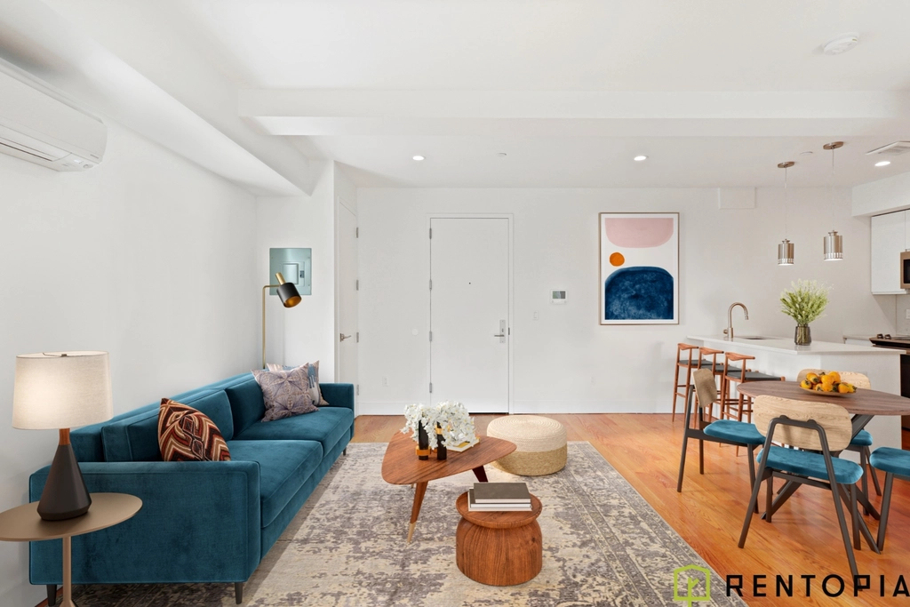 61 Montrose Avenue - Photo 1